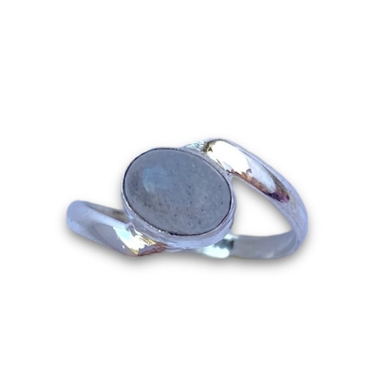 Sterling Silver Oval Labradorite Ring