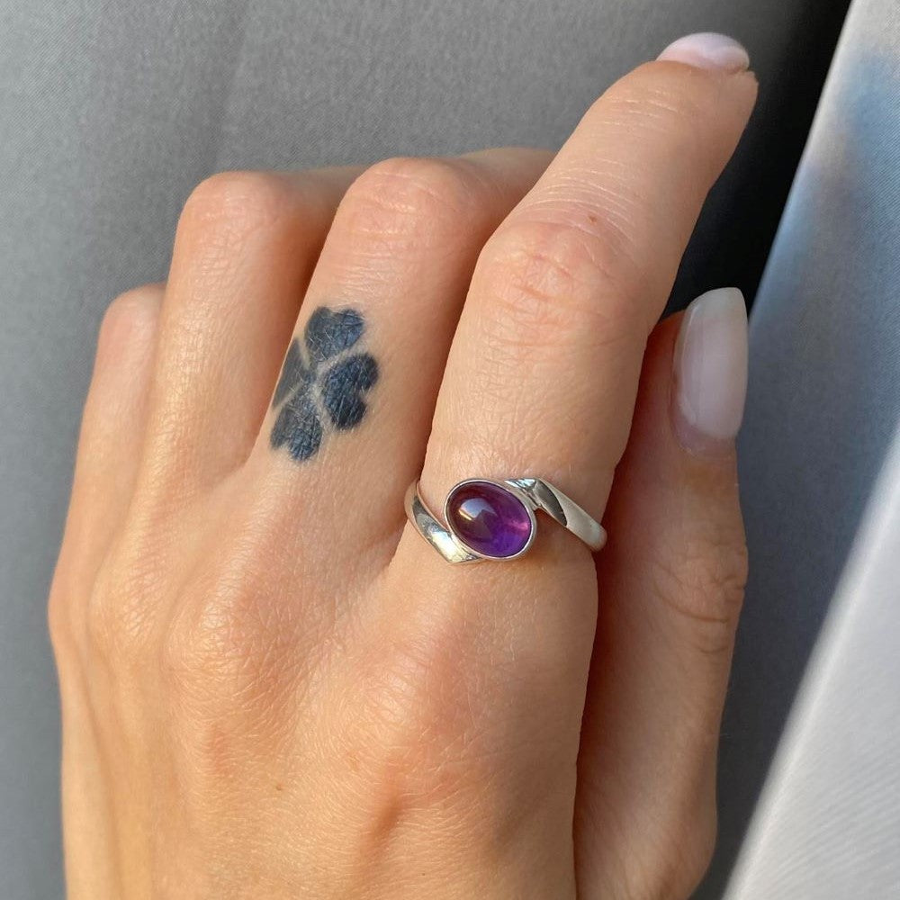 Sterling Silver Oval Amethyst Ring