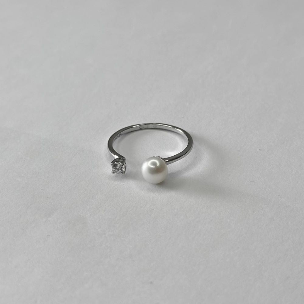 Sterling Silver Rhodium Plated Pearl & CZ Crystal Ring