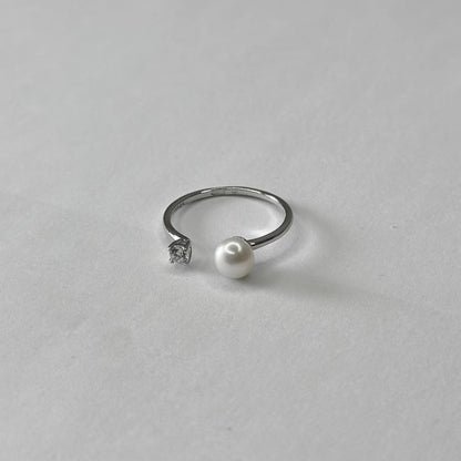 Sterling Silver Rhodium Plated Pearl & CZ Crystal Ring